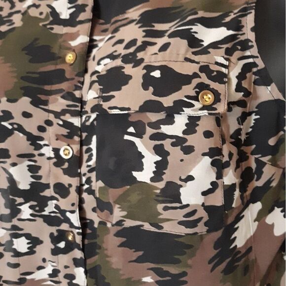 Mileage sheer camouflage button up tank - Picture 5 of 6